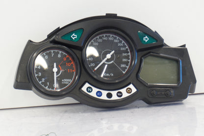 Framsidan på Instrumentpanel från en Yamaha FJR 1300 -2002 motorcykel.