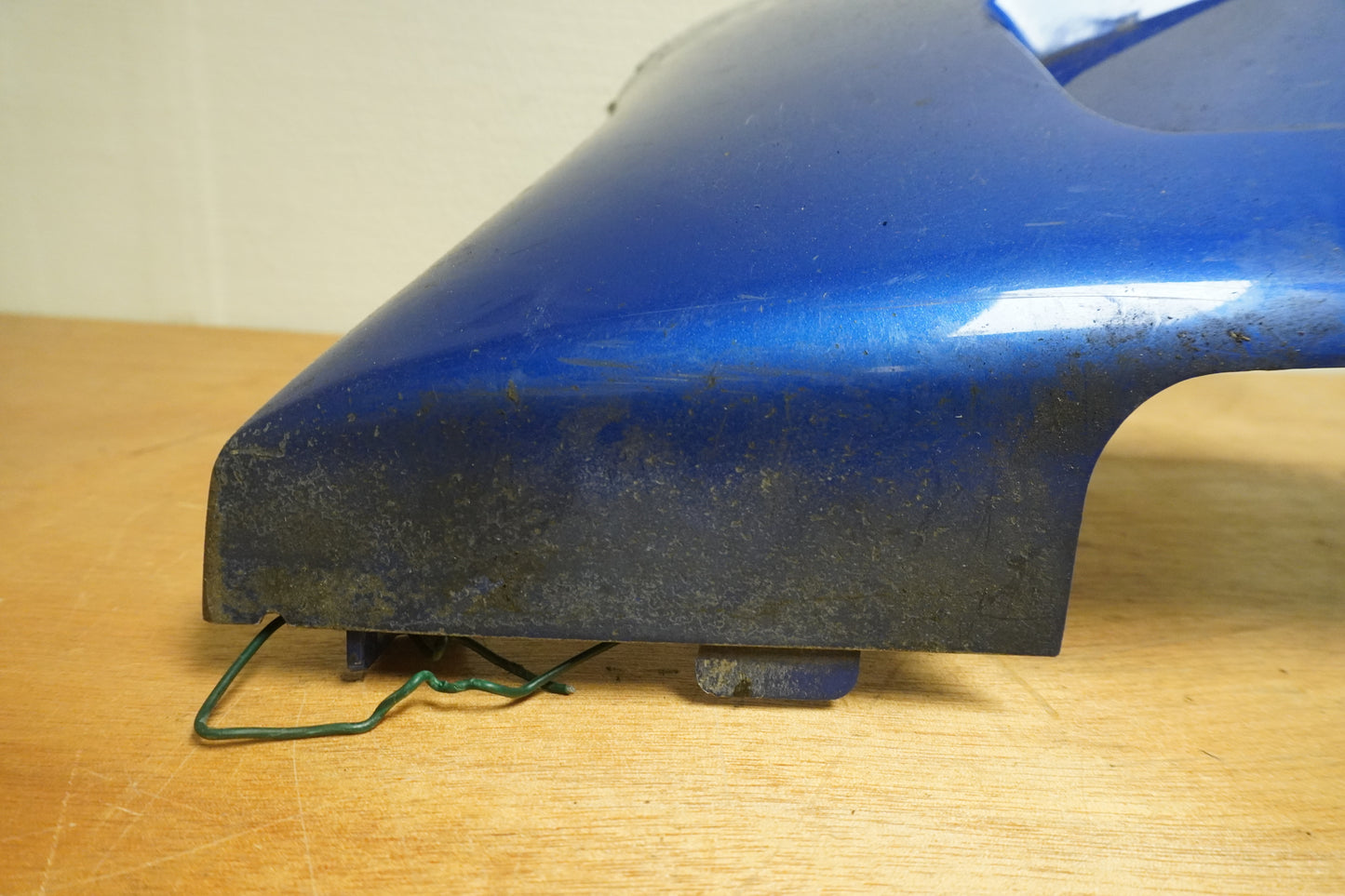 Snett uppifrån på Magkåpa från en Yamaha YZF 1000 R1 -1999 motorcykel.