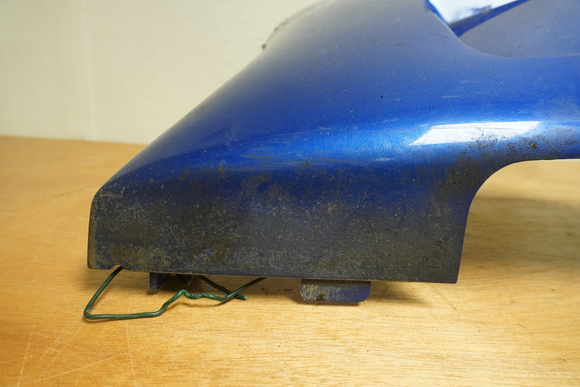 Snett uppifrån på Magkåpa från en Yamaha YZF 1000 R1 -1999 motorcykel.