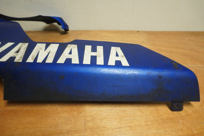 Snett nerifrån på Magkåpa från en Yamaha YZF 1000 R1 -1999 motorcykel.