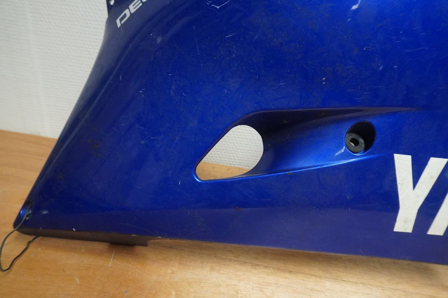Höger sida på Magkåpa från en Yamaha YZF R6 -2000 motorcykel.