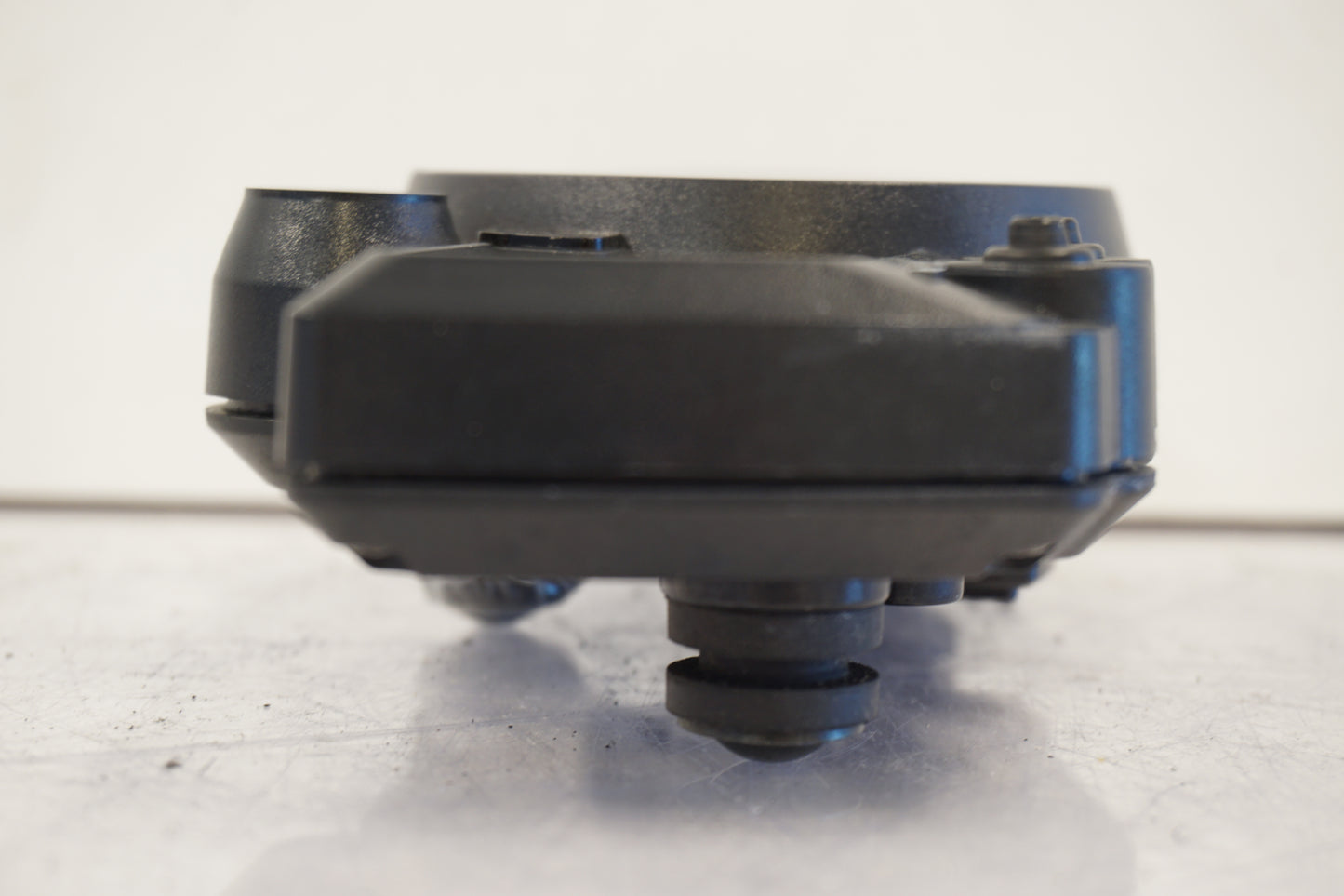 Snett uppifrån på Instrumentpanel från en Yamaha YZF R6 -2003 motorcykel.