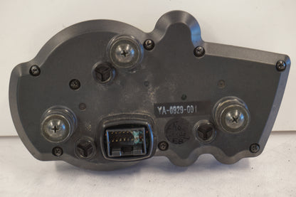 Snett nerifrån på Instrumentpanel från en Yamaha YZF R6 -2003 motorcykel.