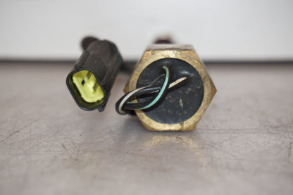 Baksidan på Bensintankgivare från en Triumph Speed Triple -1997 motorcykel.