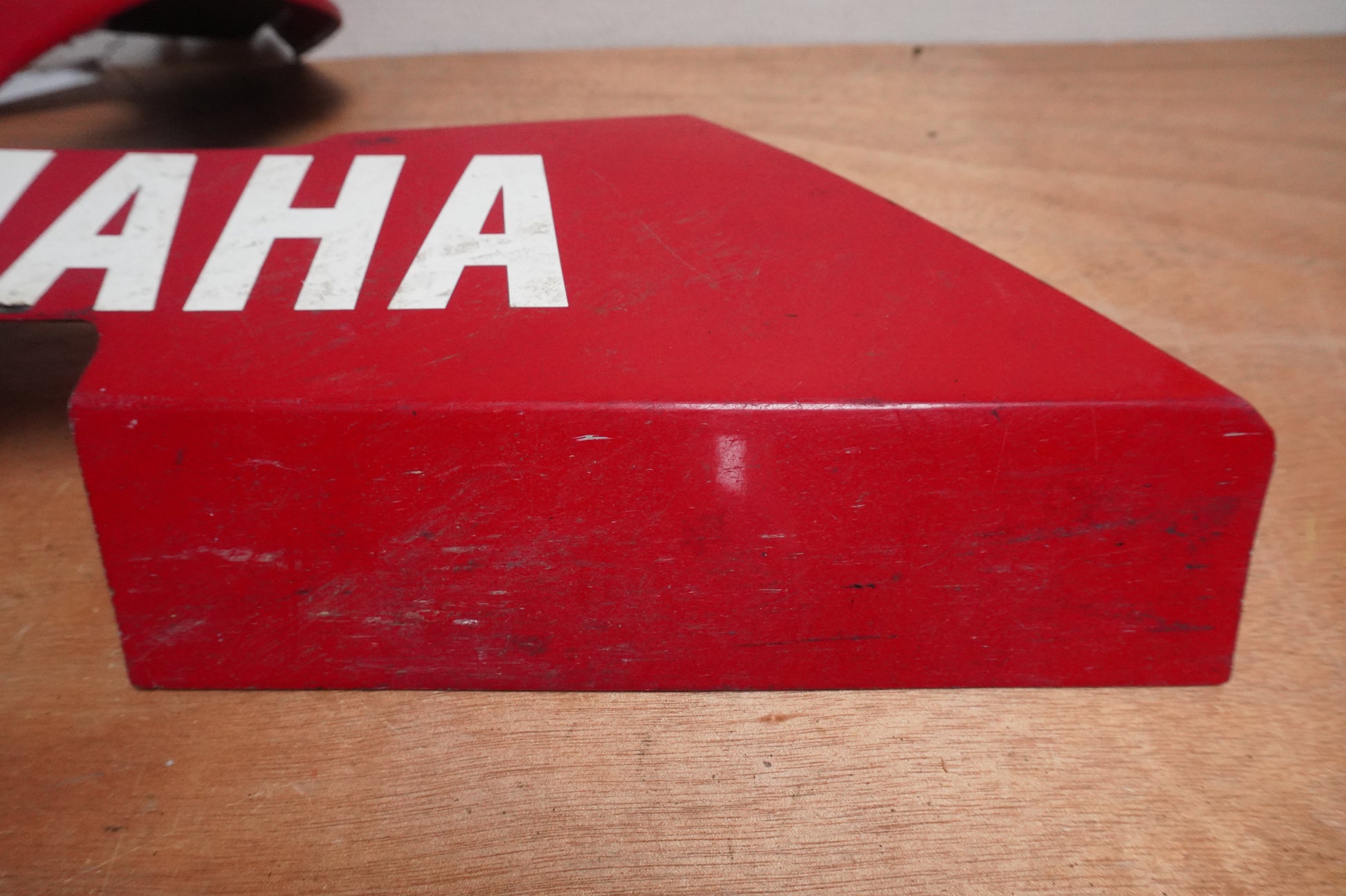 Snett uppifrån på Magkåpa från en Yamaha YZF R6 -2001 motorcykel.