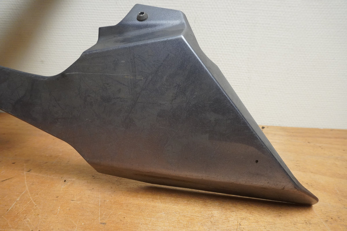 Höger sida på Magkåpa från en Yamaha YZF 1000 R1 -2005 motorcykel.