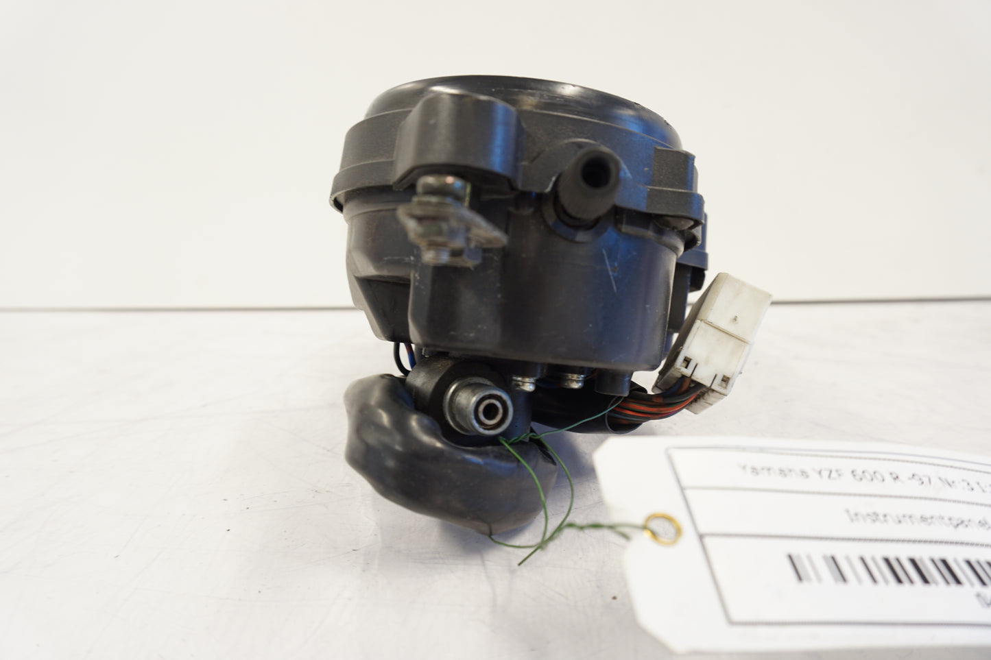 Snett uppifrån på Instrumentpanel från en Yamaha YZF 600 R -1997 motorcykel.