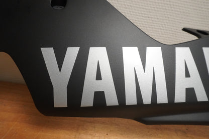 Höger sida på Magkåpa från en Yamaha YZF 1000 R1 -2002 motorcykel.