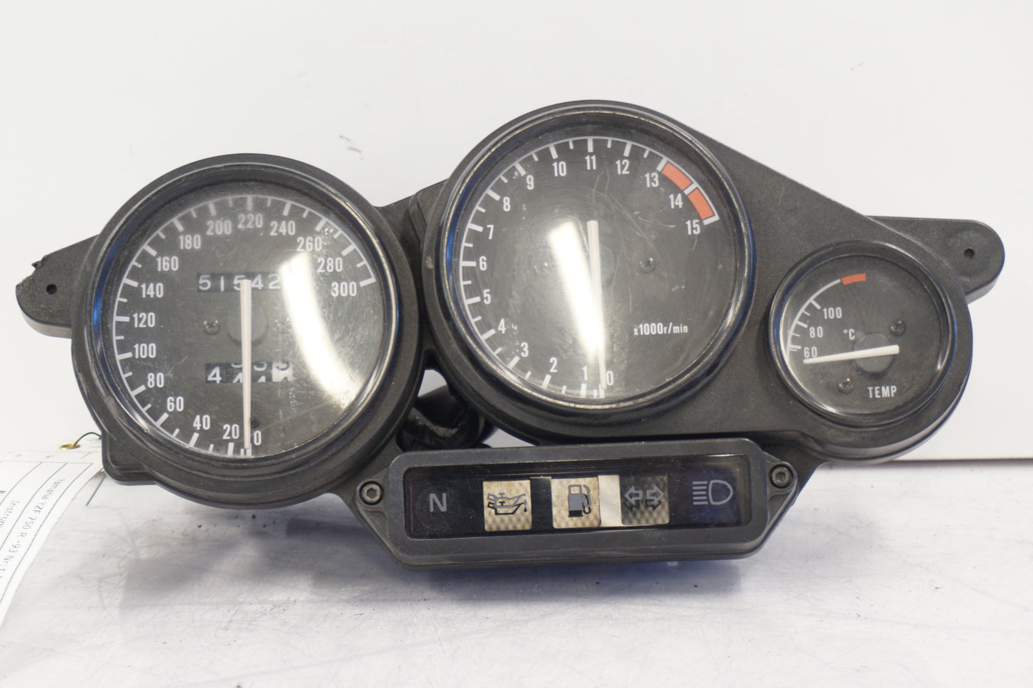 Framsidan på Instrumentpanel från en Yamaha YZF 750 R -1993 motorcykel.