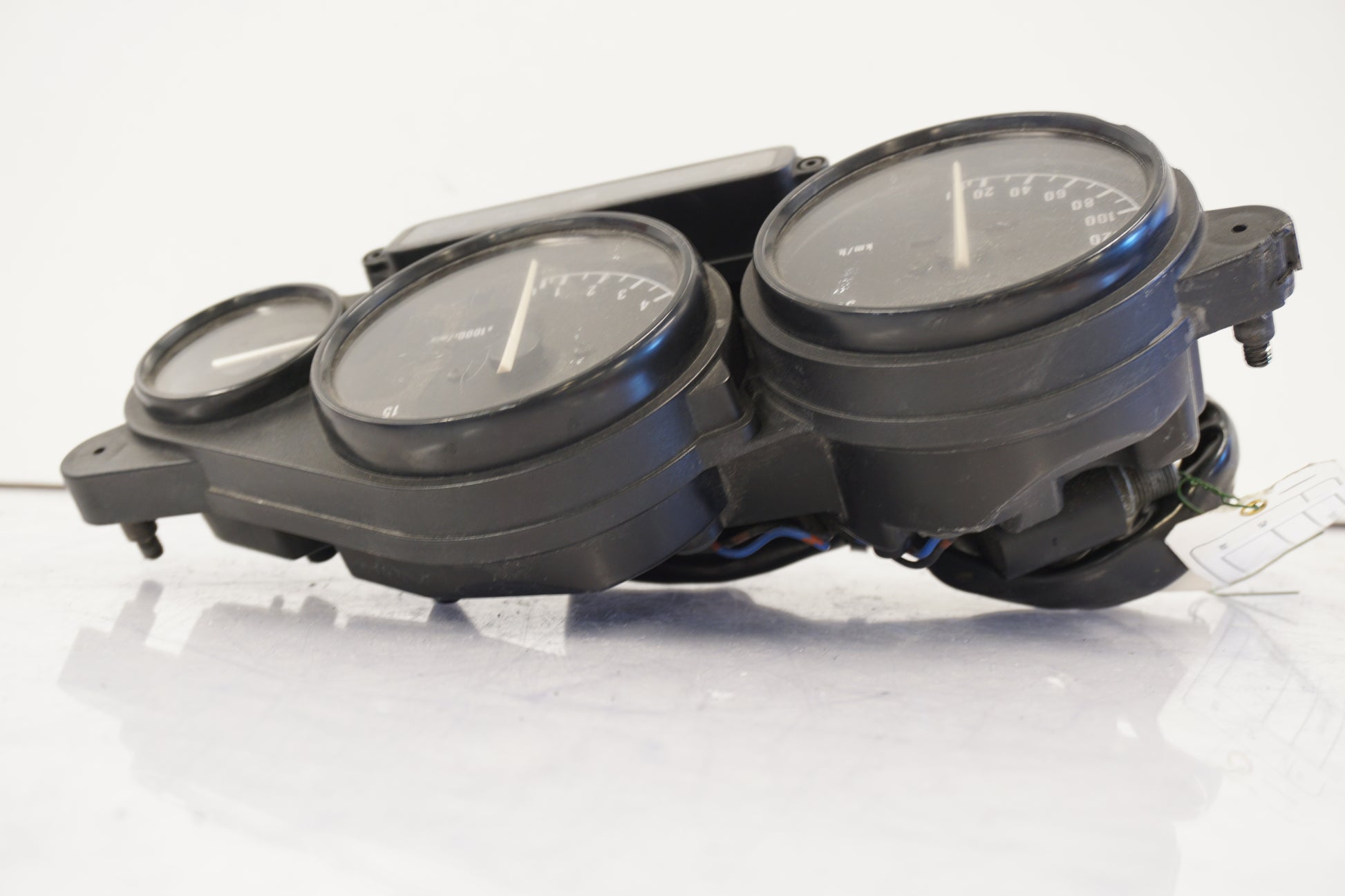 Vänster sida på Instrumentpanel från en Yamaha YZF 750 R -1993 motorcykel.