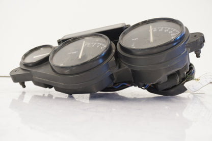 Vänster sida på Instrumentpanel från en Yamaha YZF 750 R -1993 motorcykel.