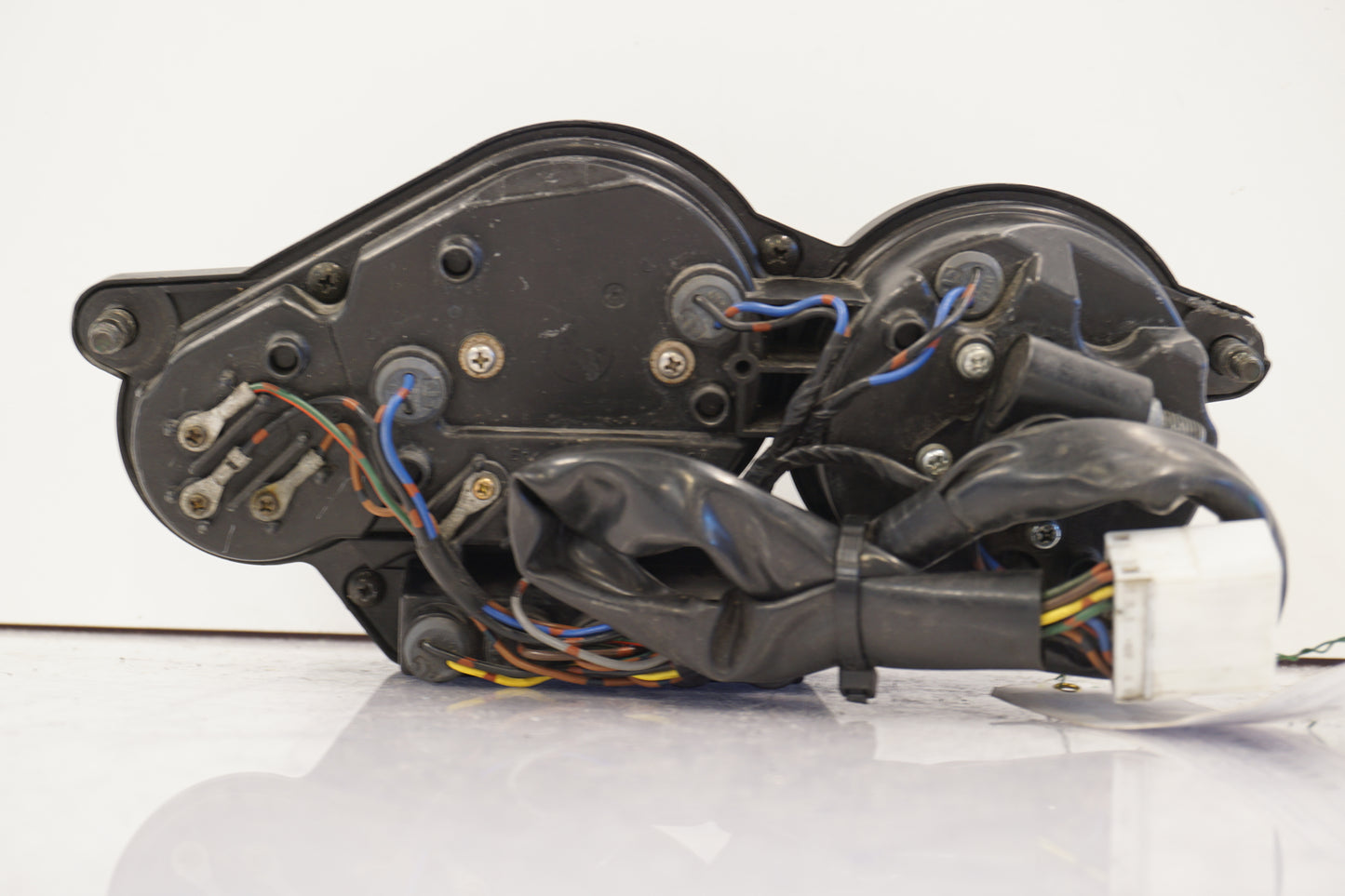 Snett nerifrån på Instrumentpanel från en Yamaha YZF 750 R -1993 motorcykel.