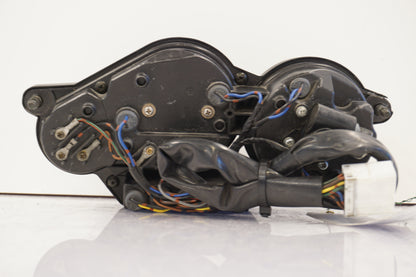 Snett nerifrån på Instrumentpanel från en Yamaha YZF 750 R -1993 motorcykel.