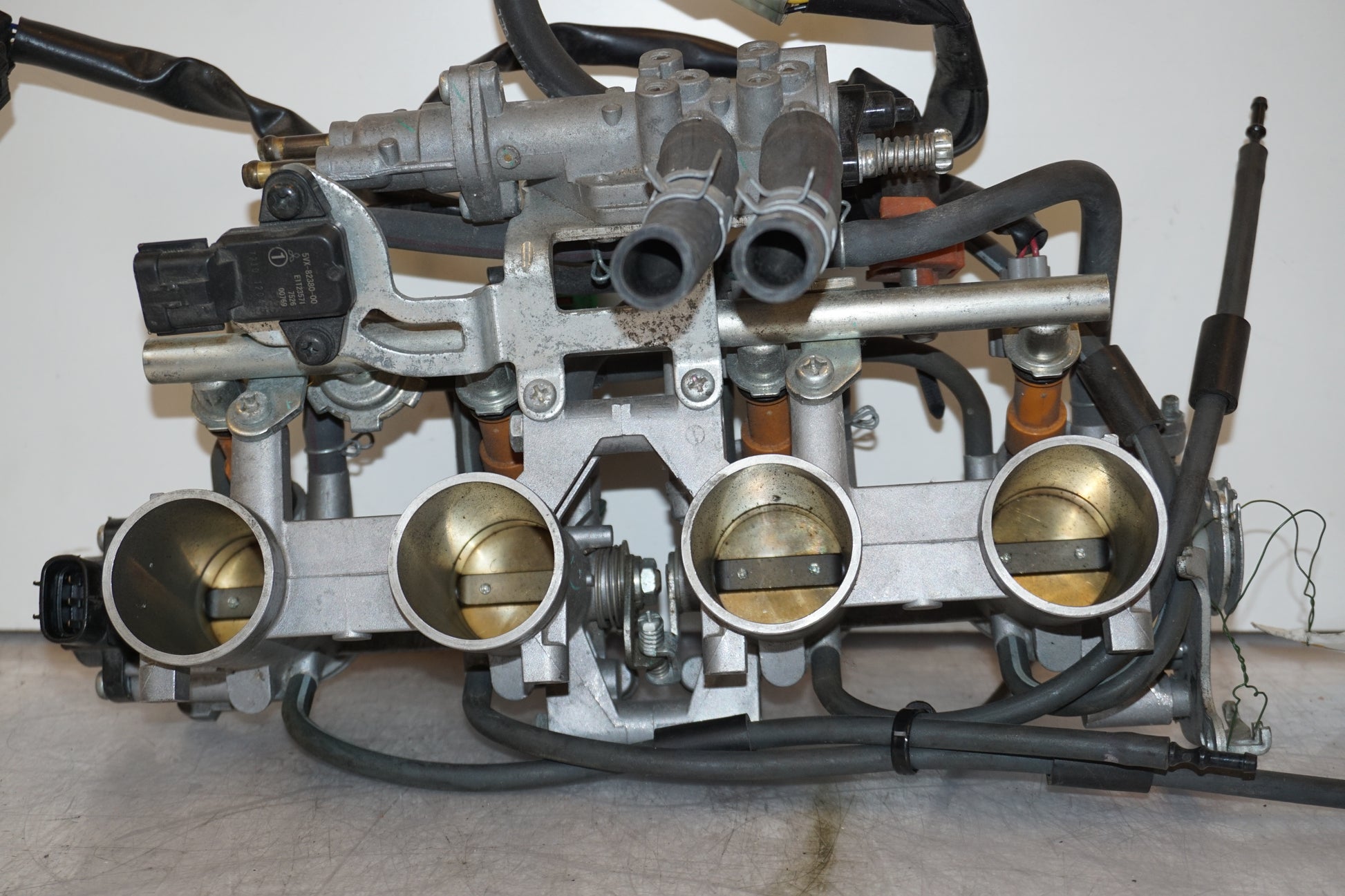 Baksidan på Spjällhus från en Yamaha FZ-6 -2007 motorcykel.