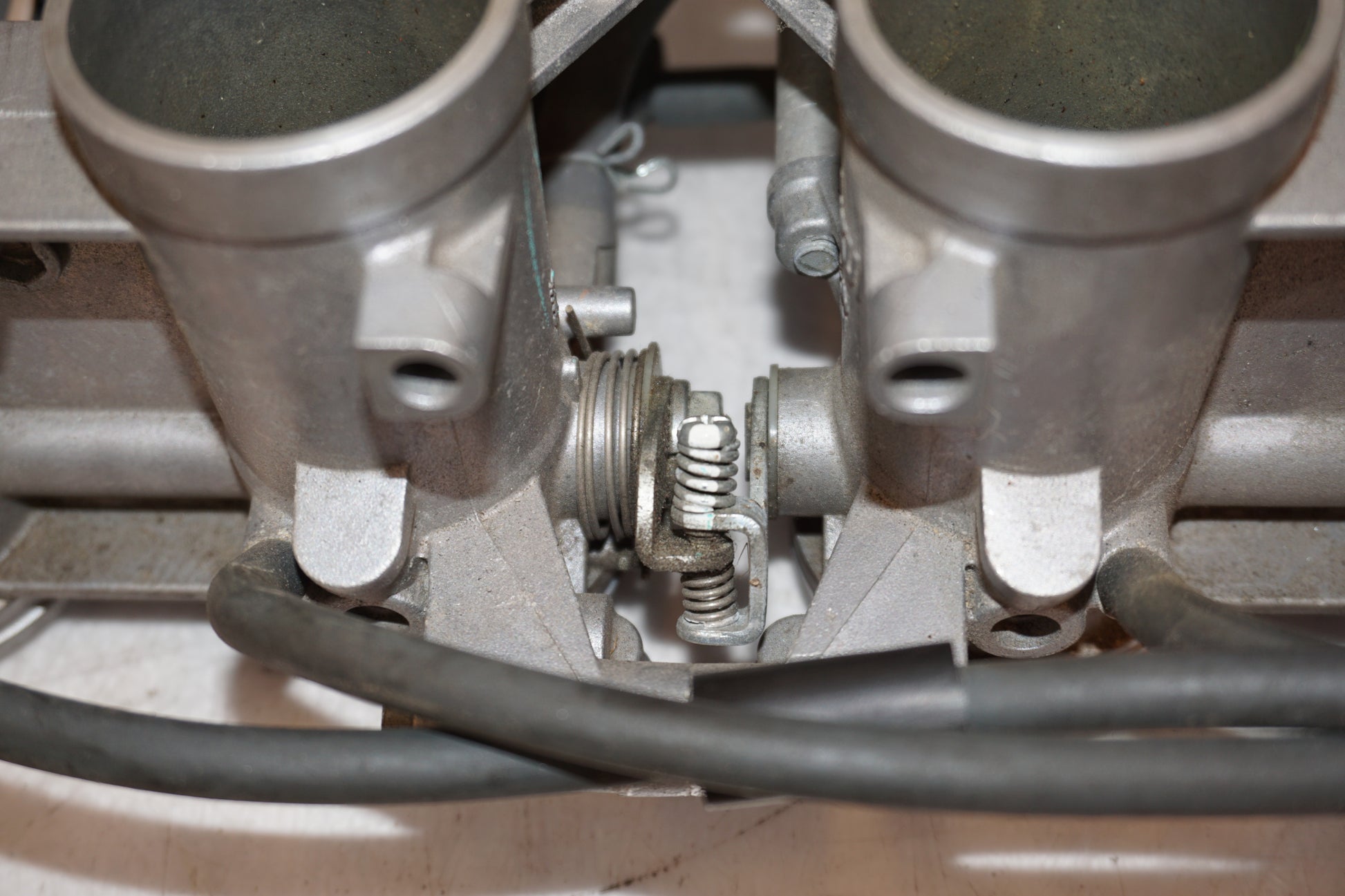 Vänster sida på Spjällhus från en Yamaha FZ-6 -2007 motorcykel.