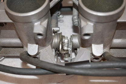 Vänster sida på Spjällhus från en Yamaha FZ-6 -2007 motorcykel.