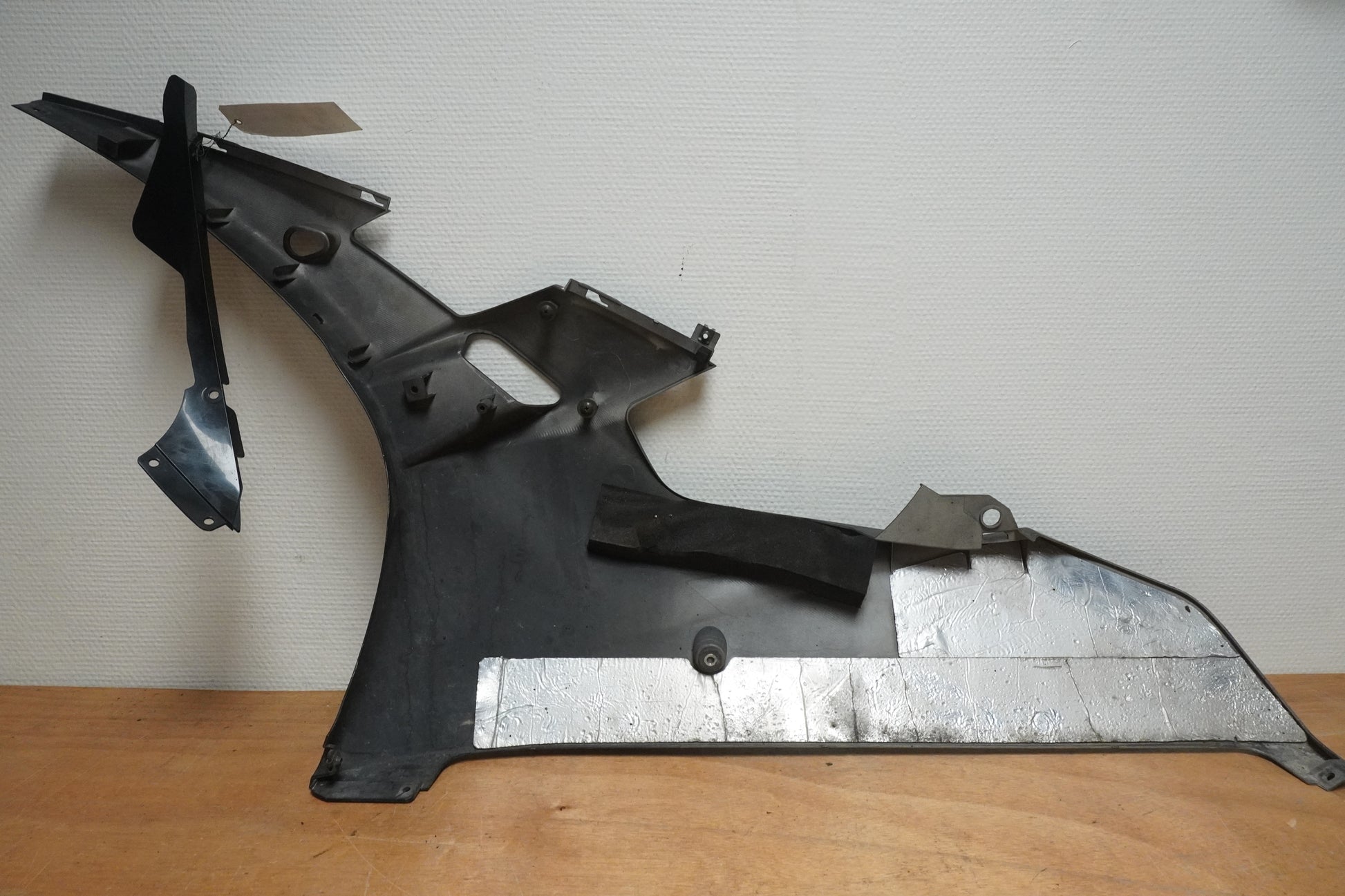 Baksidan på Magkåpa från en Yamaha YZF R6 -2006 motorcykel.