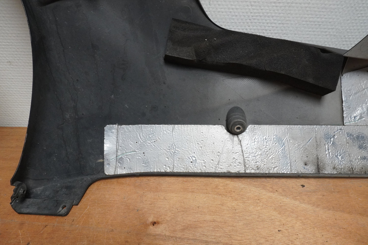 Vänster sida på Magkåpa från en Yamaha YZF R6 -2006 motorcykel.