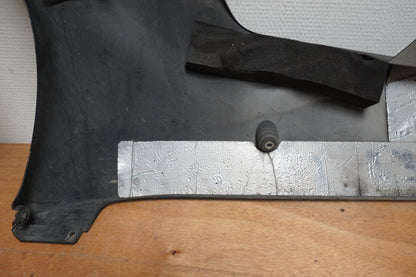 Vänster sida på Magkåpa från en Yamaha YZF R6 -2006 motorcykel.