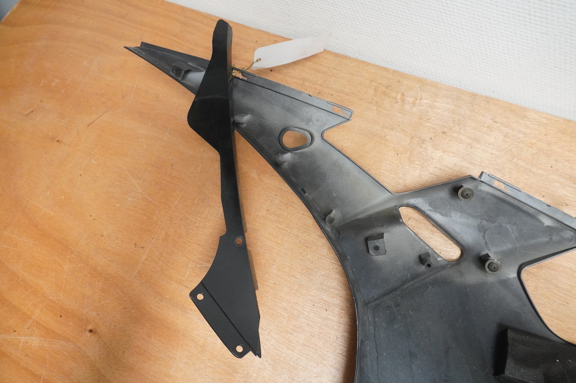 Snett uppifrån på Magkåpa från en Yamaha YZF R6 -2006 motorcykel.