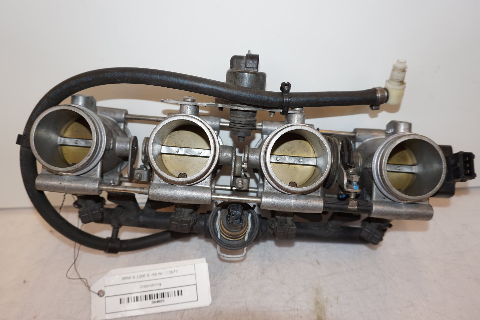 Framsidan på Spjällhus från en BMW K 1200 S -2006 motorcykel.