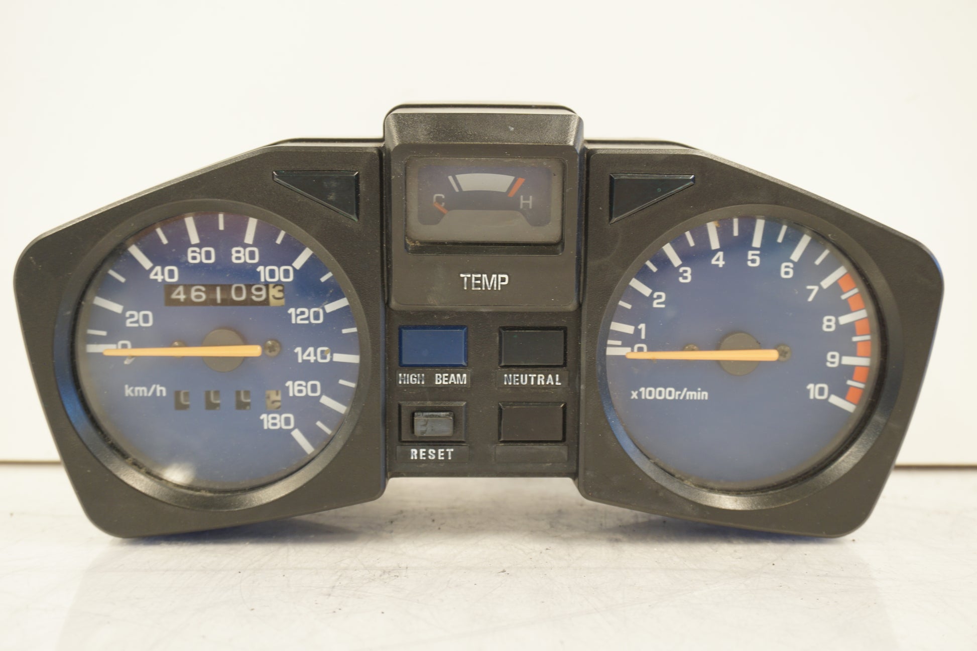 Framsidan på Instrumentpanel från en Yamaha XTZ 660 -1992 motorcykel.