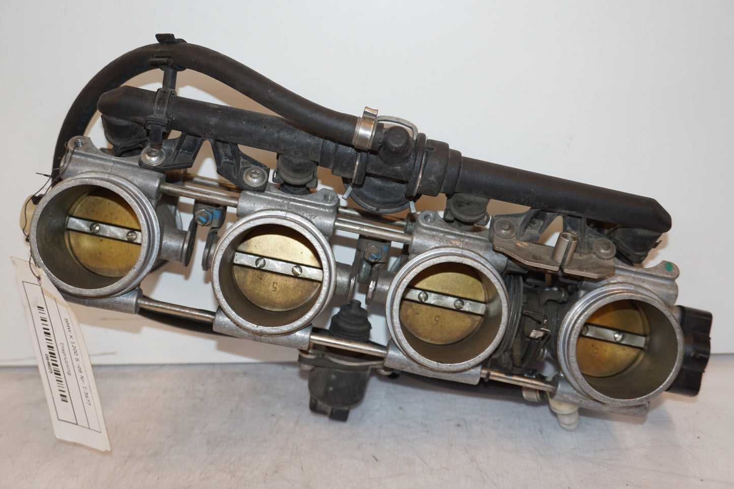 Höger sida på Spjällhus från en BMW K 1200 S -2006 motorcykel.