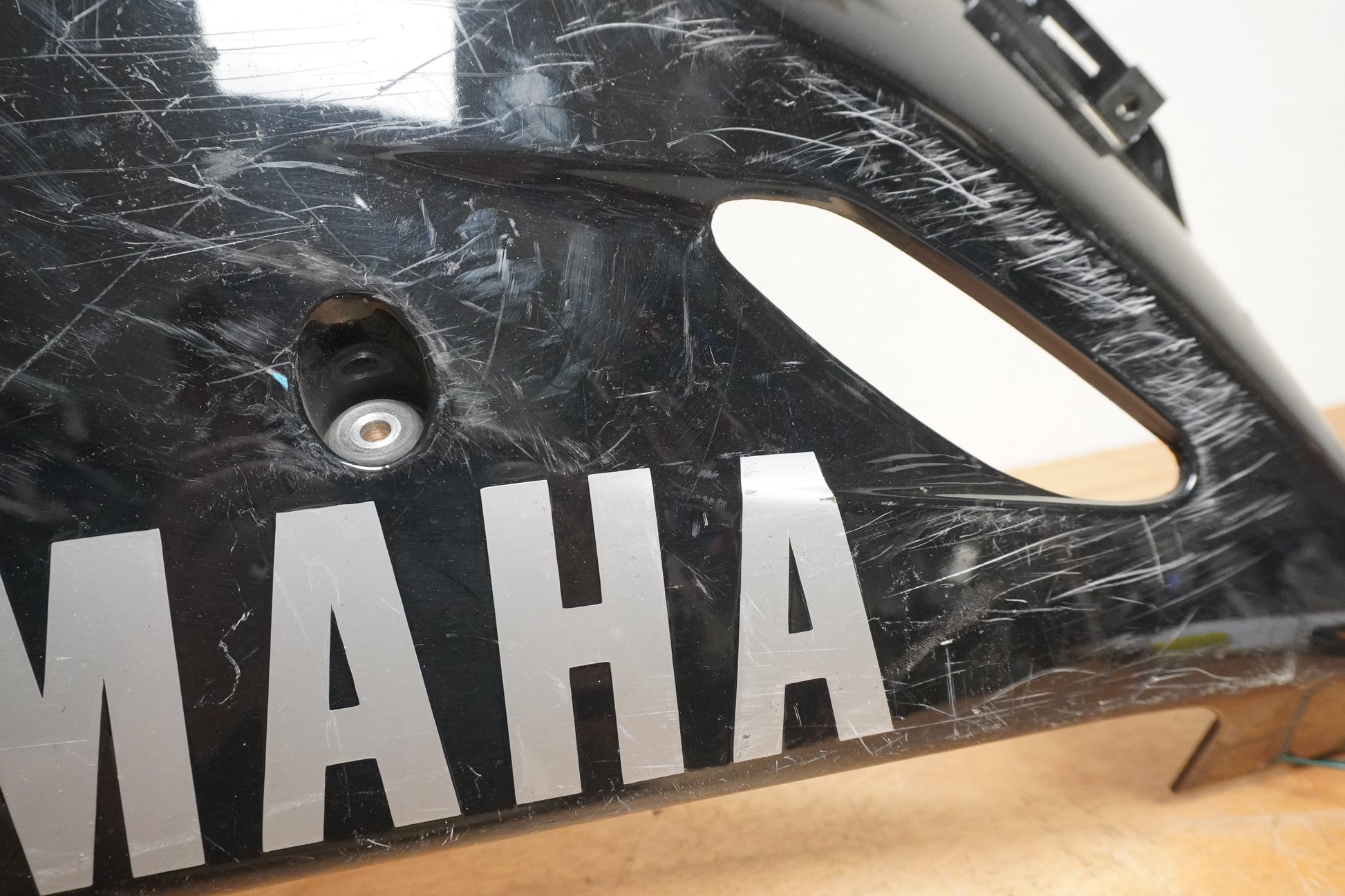 Baksidan på Magkåpa från en Yamaha YZF R6 -2003 motorcykel.