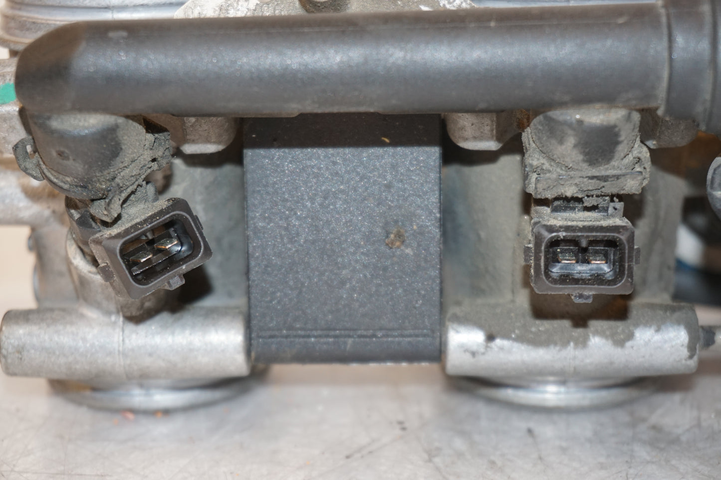 Extrabild1 på Spjällhus från en BMW K 1200 S -2006 motorcykel.