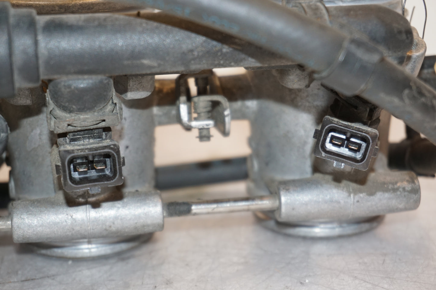 Extrabild2 på Spjällhus från en BMW K 1200 S -2006 motorcykel.