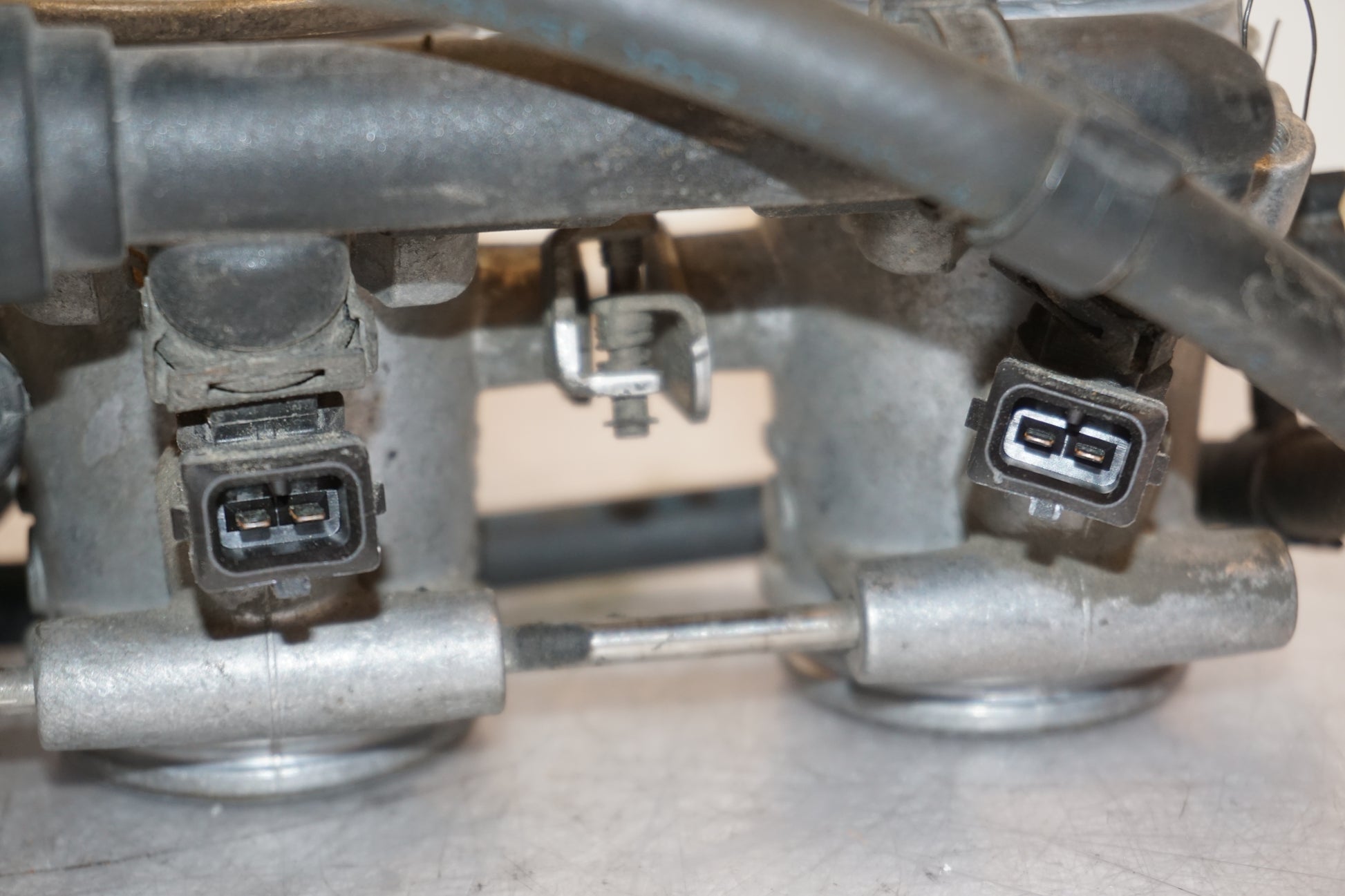 Extrabild2 på Spjällhus från en BMW K 1200 S -2006 motorcykel.