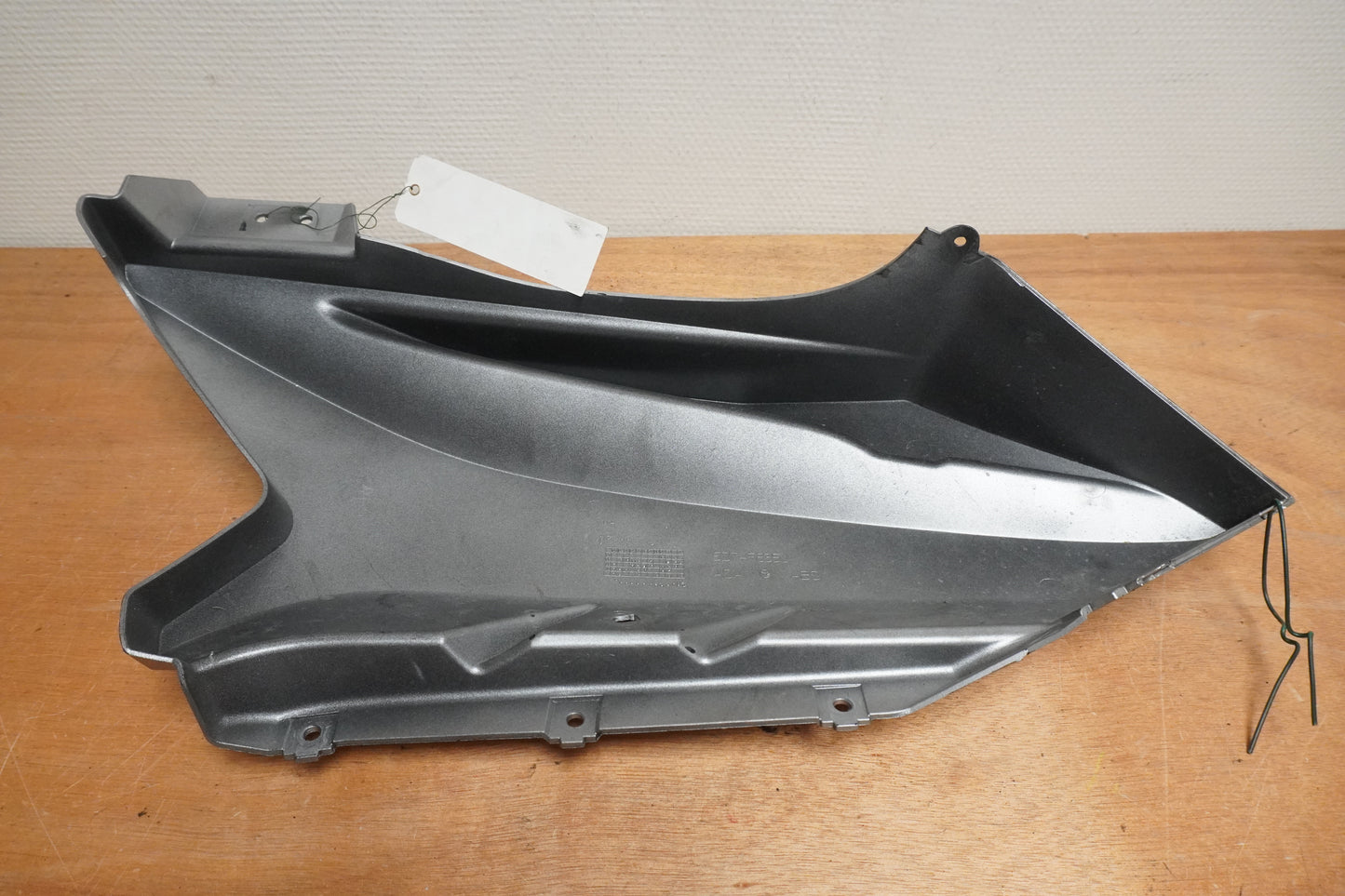 Baksidan på Magkåpa från en Yamaha YZF-R 125 -2015 motorcykel.