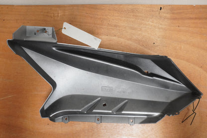 Höger sida på Magkåpa från en Yamaha YZF-R 125 -2015 motorcykel.