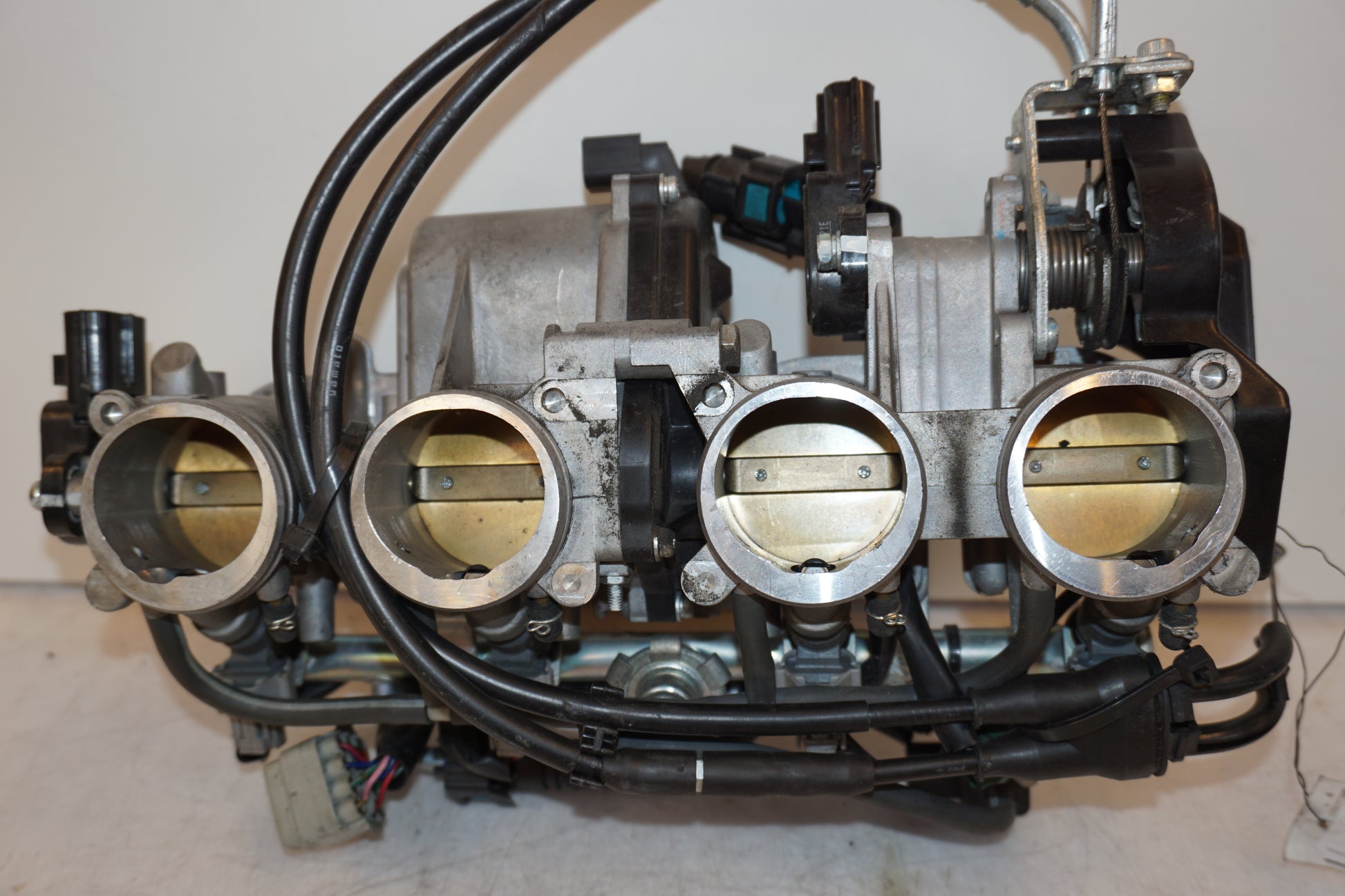 Framsidan på Insprutbrygga från en Yamaha YZF 1000 R1 -2008 motorcykel.