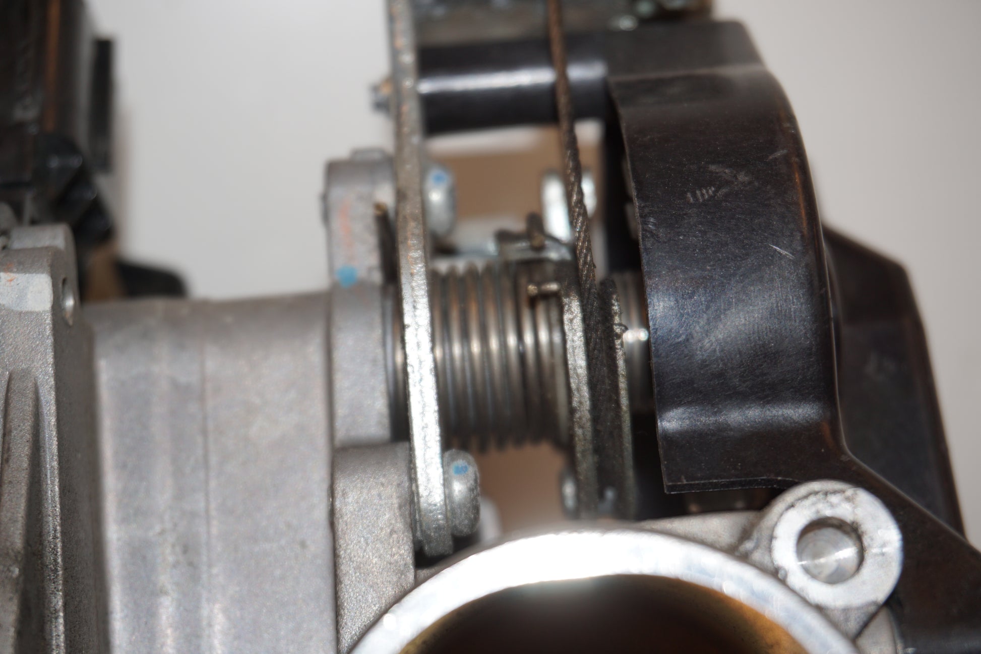 Baksidan på Insprutbrygga från en Yamaha YZF 1000 R1 -2008 motorcykel.