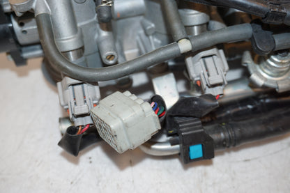 Vänster sida på Insprutbrygga från en Yamaha YZF 1000 R1 -2008 motorcykel.