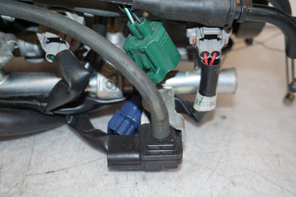 Snett uppifrån på Insprutbrygga från en Yamaha YZF 1000 R1 -2008 motorcykel.