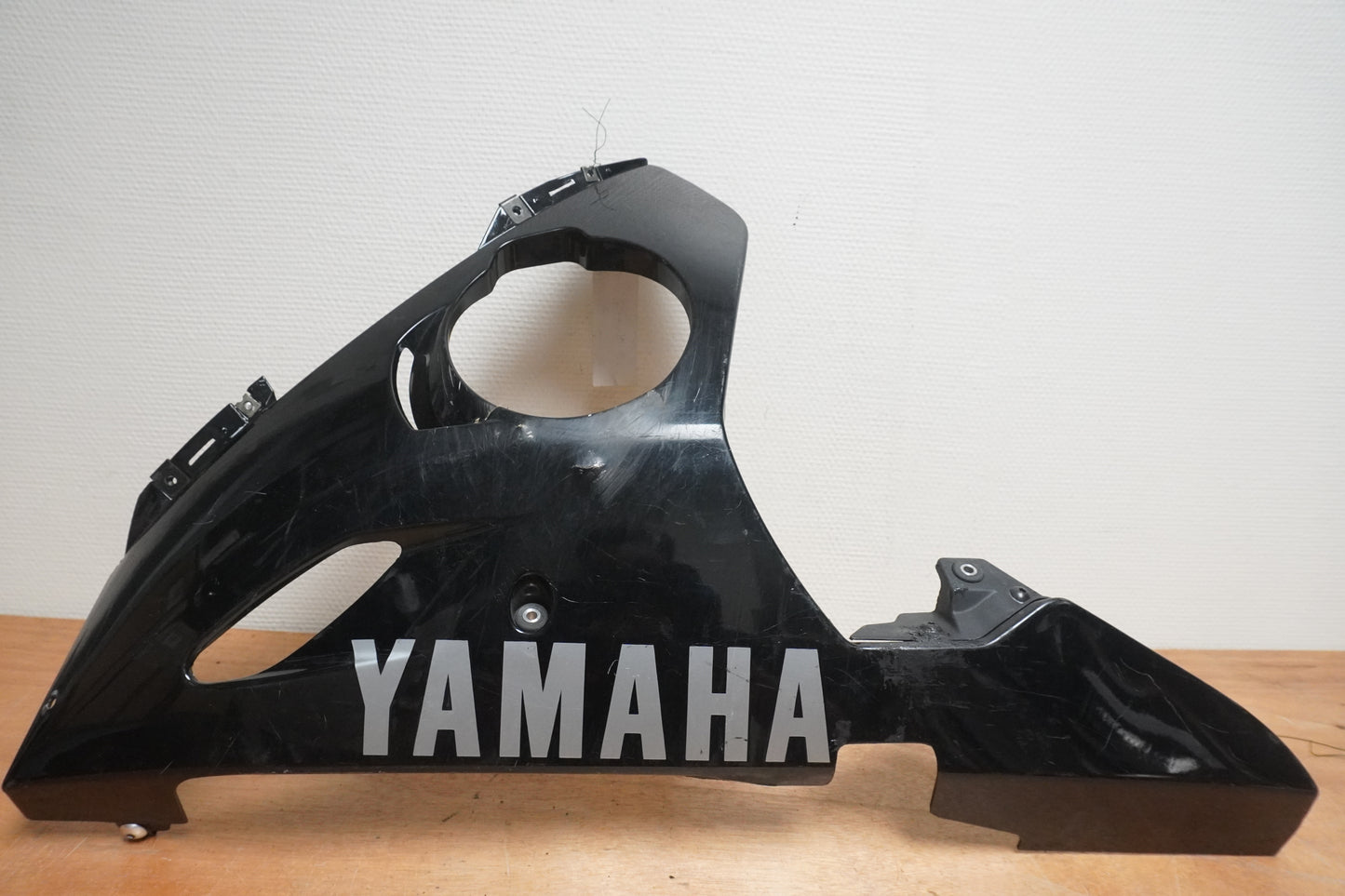 Framsidan på Magkåpa från en Yamaha YZF R6 -2003 motorcykel.