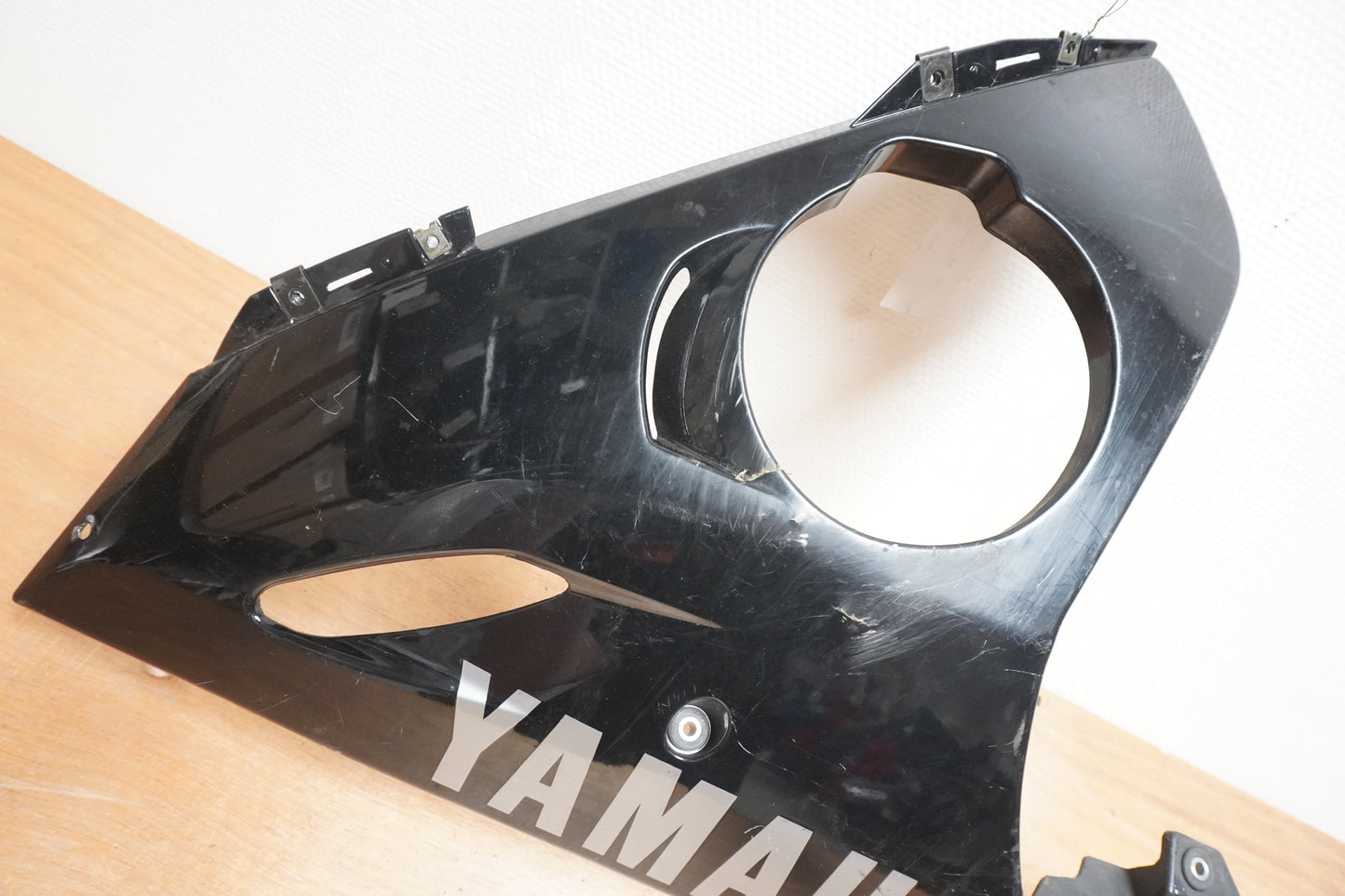Baksidan på Magkåpa från en Yamaha YZF R6 -2003 motorcykel.