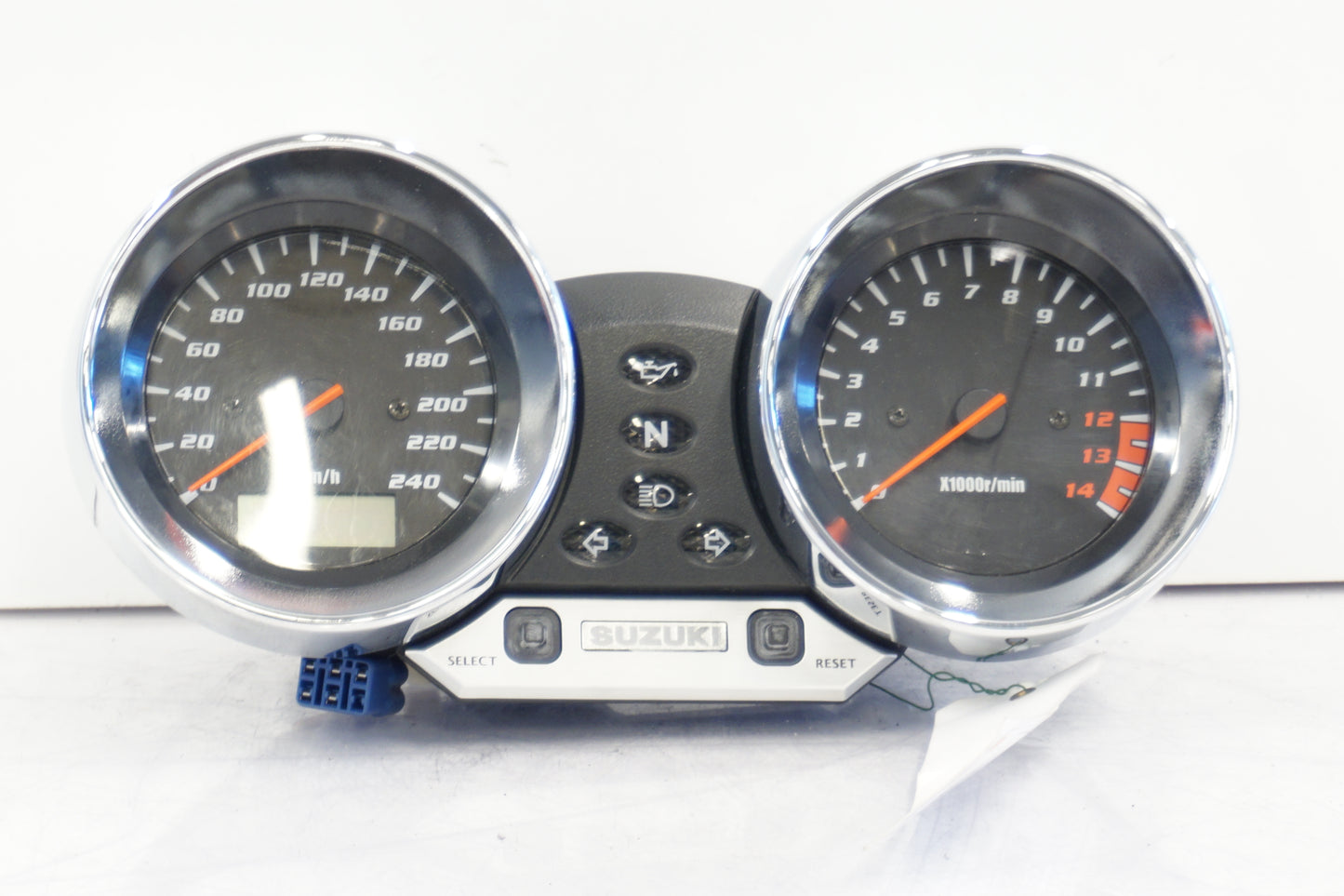 Framsidan på Instrumentpanel från en Suzuki GSF 600 -2000 motorcykel.