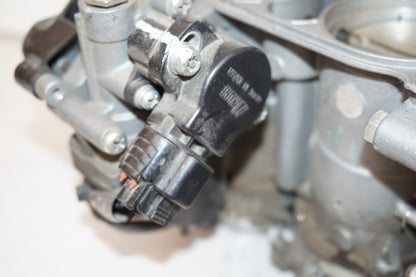 Vänster sida på Spjällhus från en Yamaha FZ1-SA -2008 motorcykel.