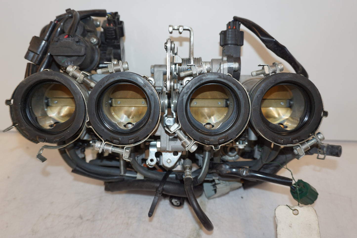 Snett uppifrån på Spjällhus från en Yamaha FZ1-SA -2008 motorcykel.