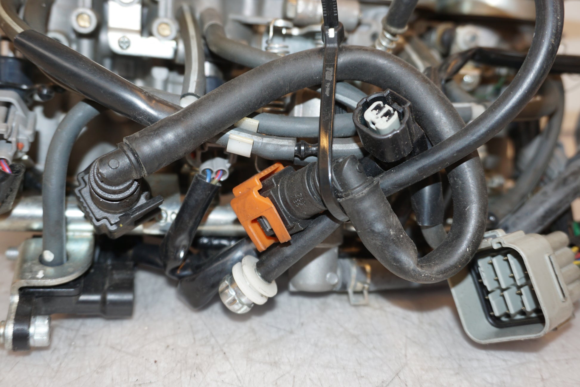 Extrabild2 på Spjällhus från en Yamaha FZ1-SA -2008 motorcykel.