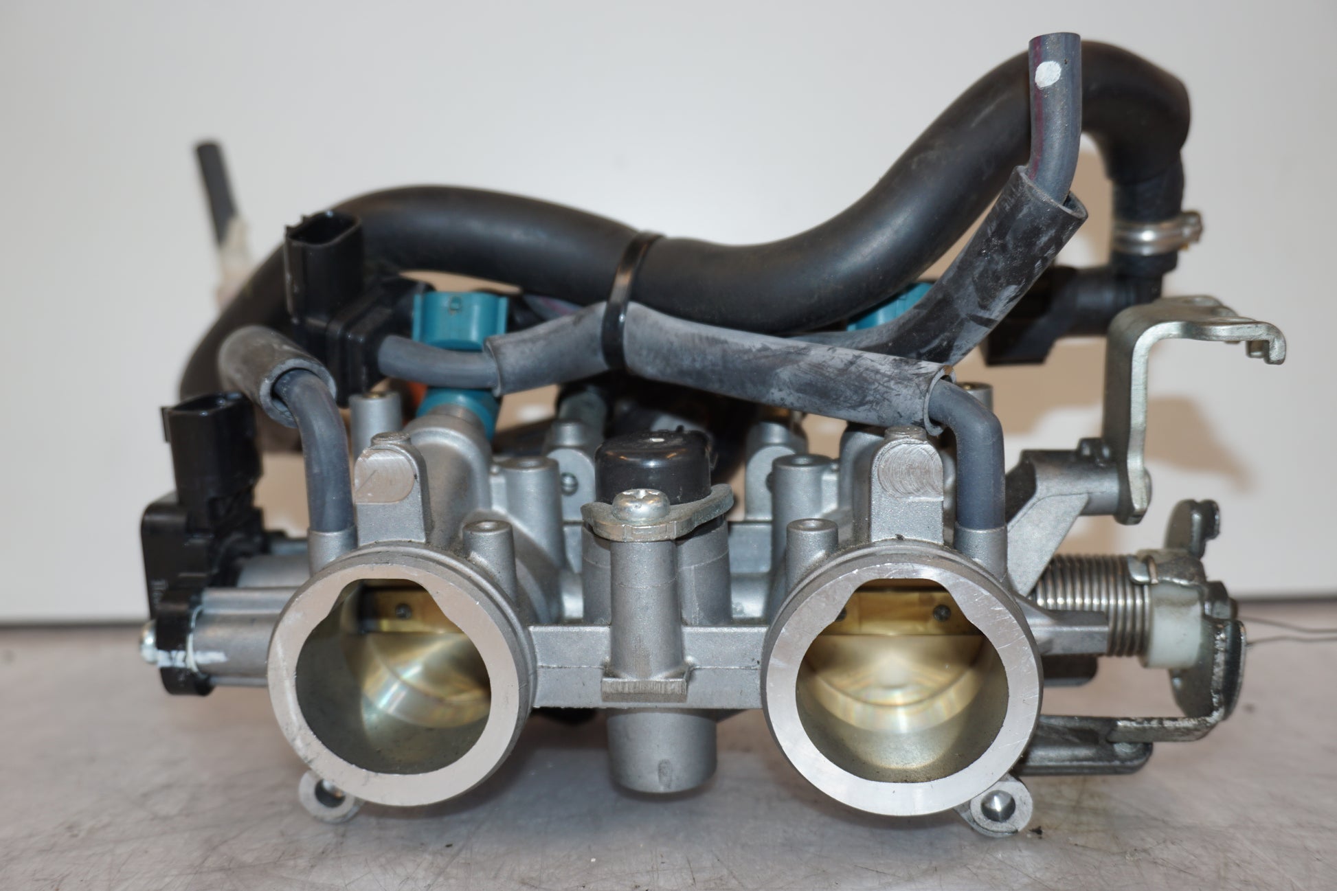 Framsidan på Spjällhus från en Yamaha MT-07 -2014 motorcykel.