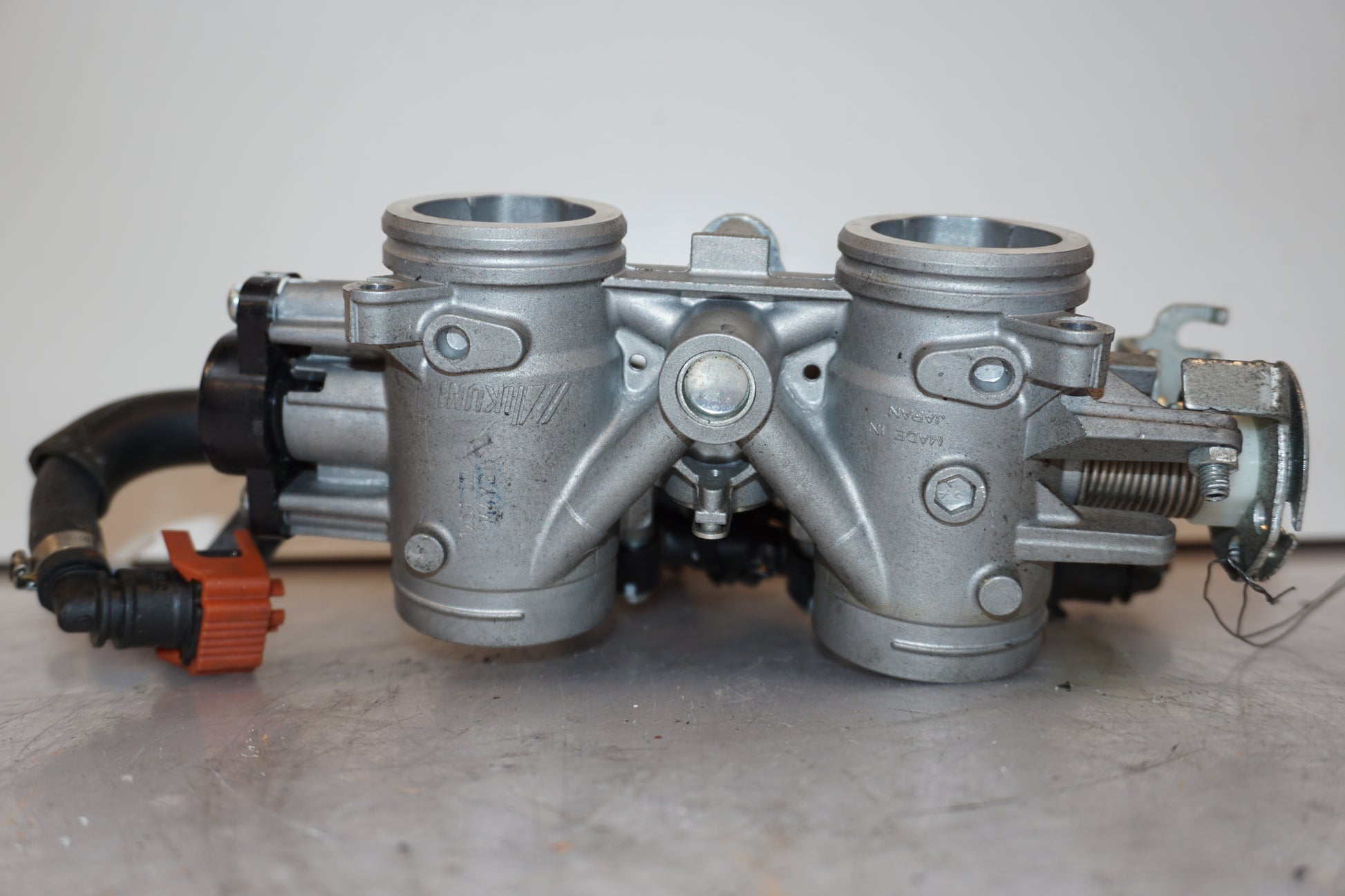 Baksidan på Spjällhus från en Yamaha MT-07 -2014 motorcykel.