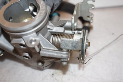 Höger sida på Spjällhus från en Yamaha MT-07 -2014 motorcykel.