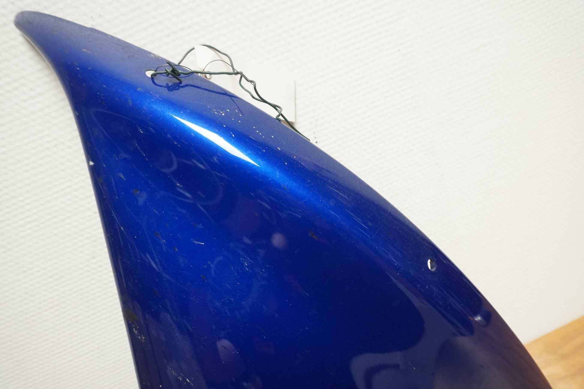 Vänster sida på Sidkåpa från en Yamaha YZF 1000 R1 -2010 motorcykel.