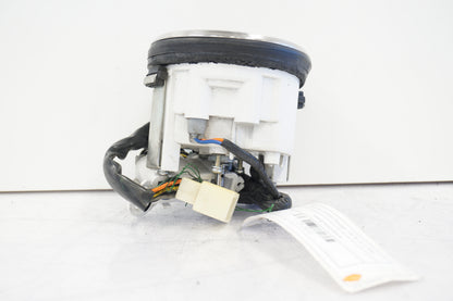 Baksidan på Hastighetsmätare från en Suzuki LS 650 -1999 motorcykel.