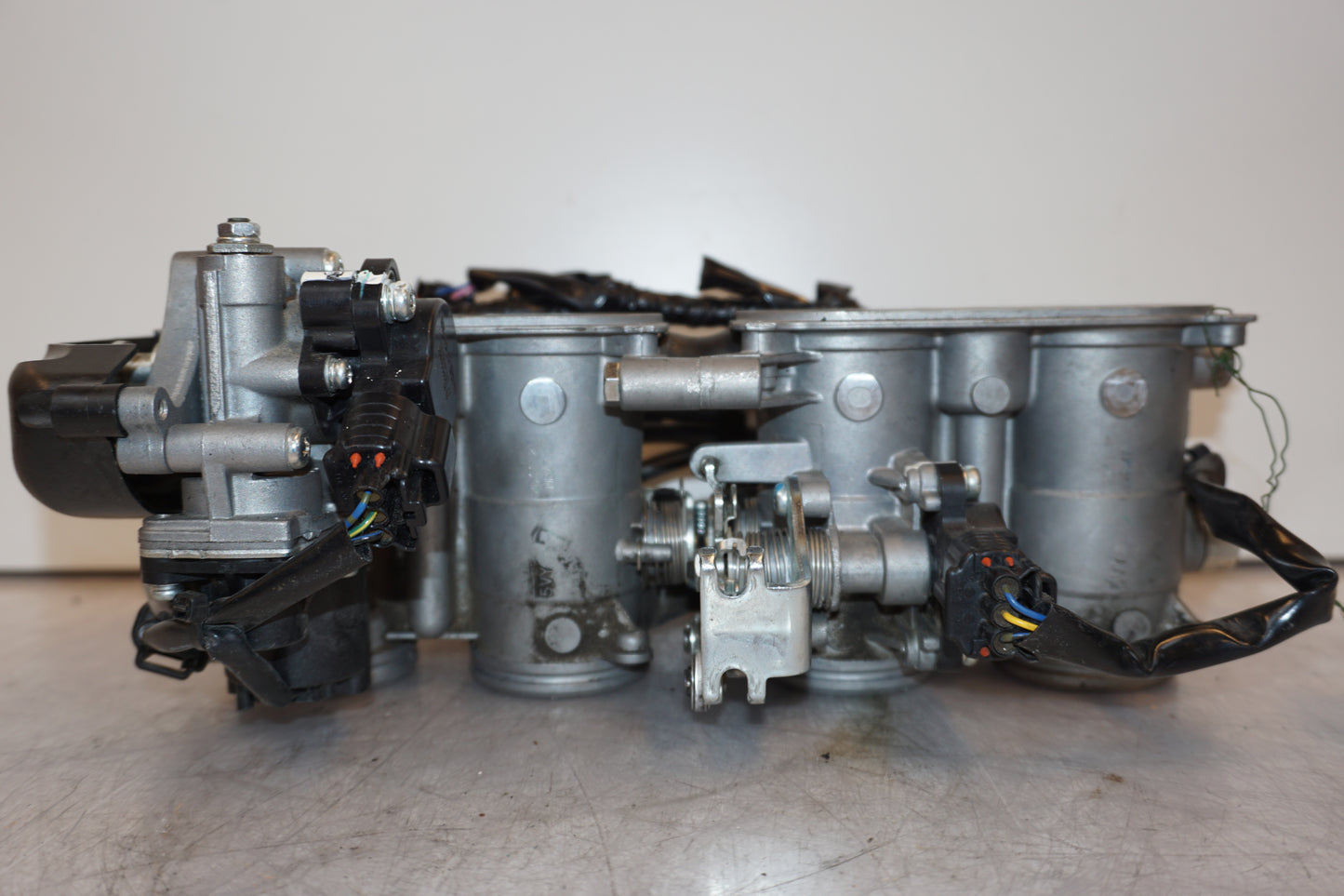 Baksidan på Spjällhus från en Yamaha FZ-1 N -2009 motorcykel.