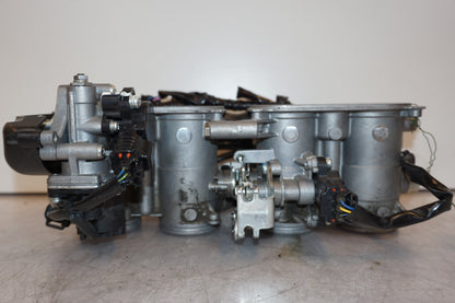 Baksidan på Spjällhus från en Yamaha FZ-1 N -2009 motorcykel.